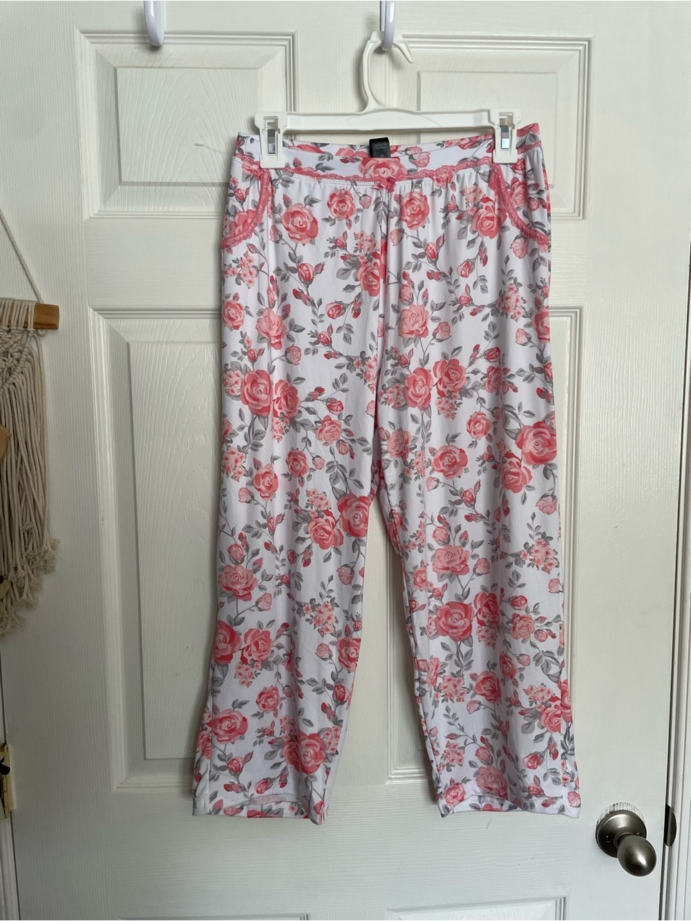 NWOT Women’s size Medium Floral Lounge Pants Wide Leg Crop - Pink Rose Print